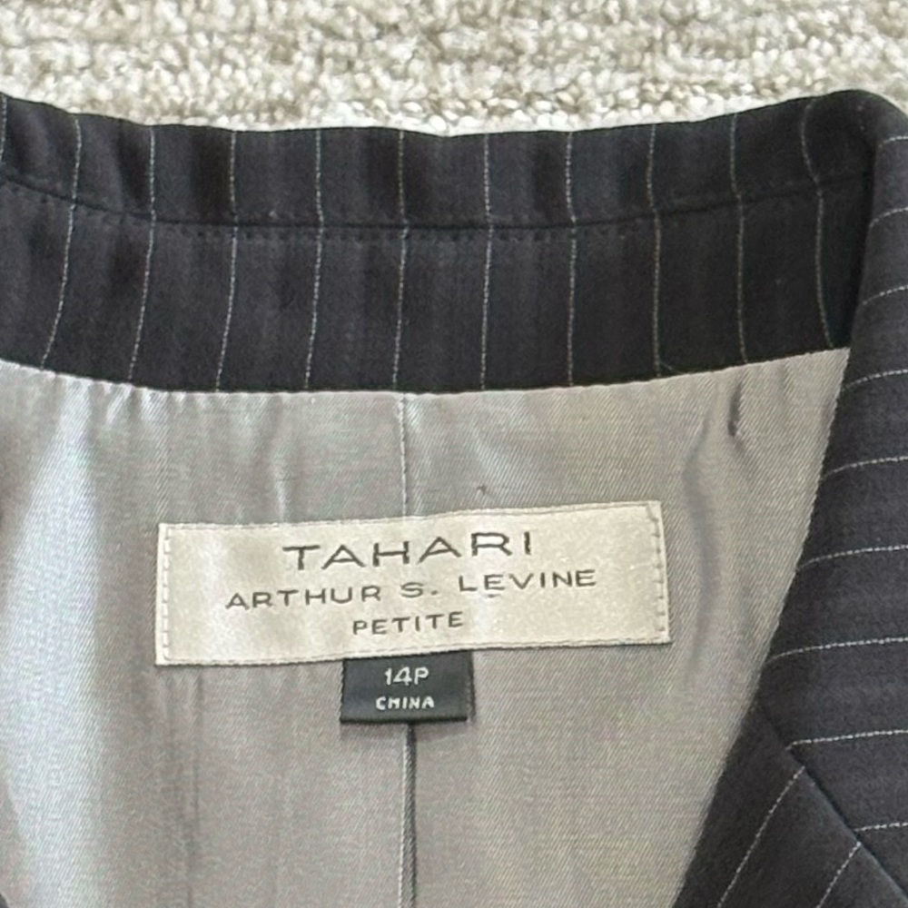 Tahari Arthur S Levine Pinstripe Blazer Womens Petite Size 14, 2 Button Jacket - Picture 2 of 12